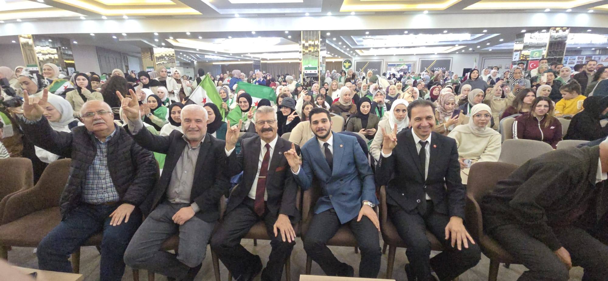 احتفال السوريين بعيد النصر في مرسين