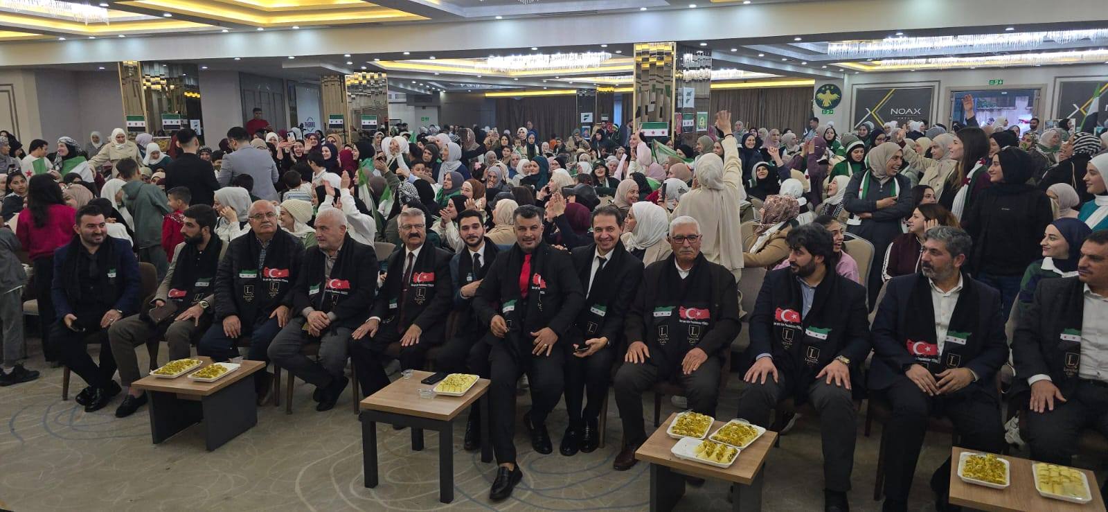 احتفال السوريين بعيد النصر في مرسين