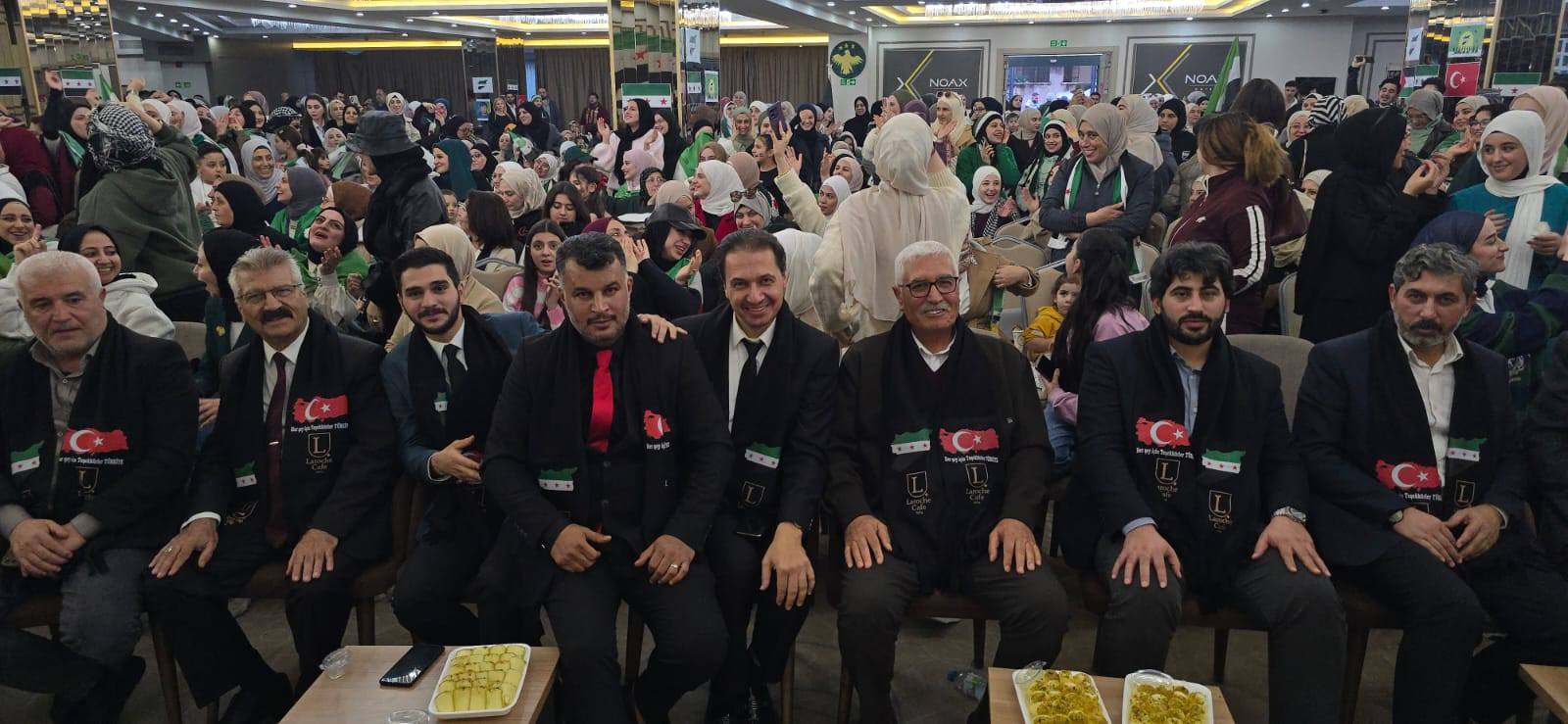احتفال السوريين بعيد النصر في مرسين