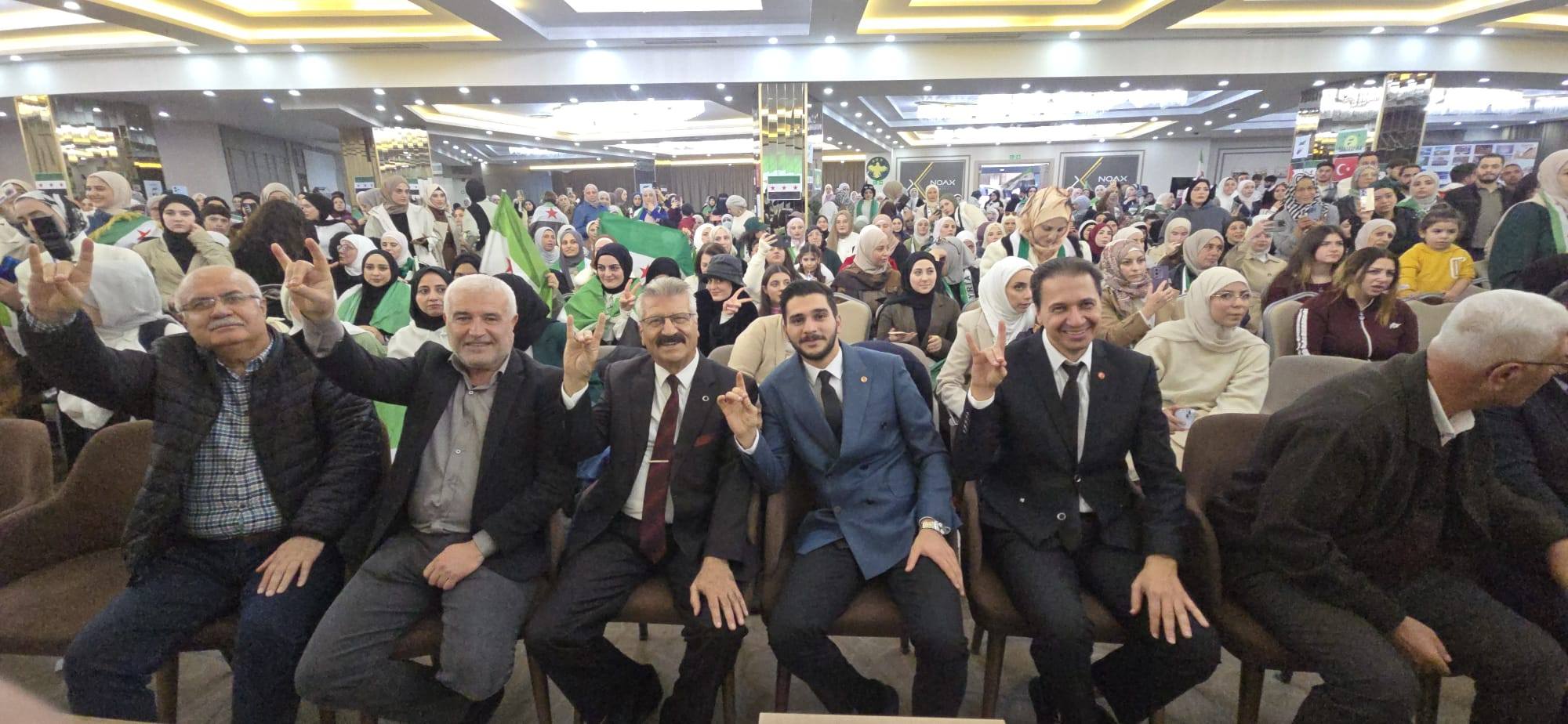 احتفال السوريين بعيد النصر في مرسين